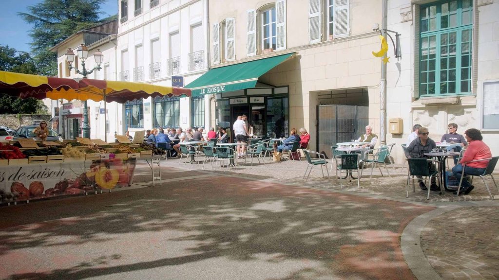 177-Frankreich-Auf-dem-Markt-kleines-cafe-am-markt
