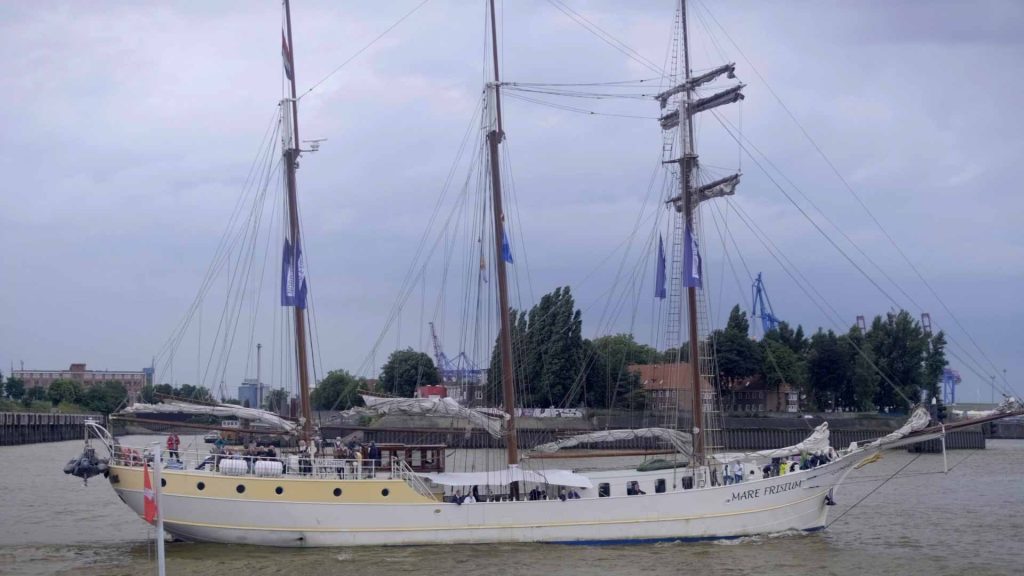 31-Hafen-Hamburg-Landungsbruecken-fuer-demenzkranke-segelschiff-dreimaster