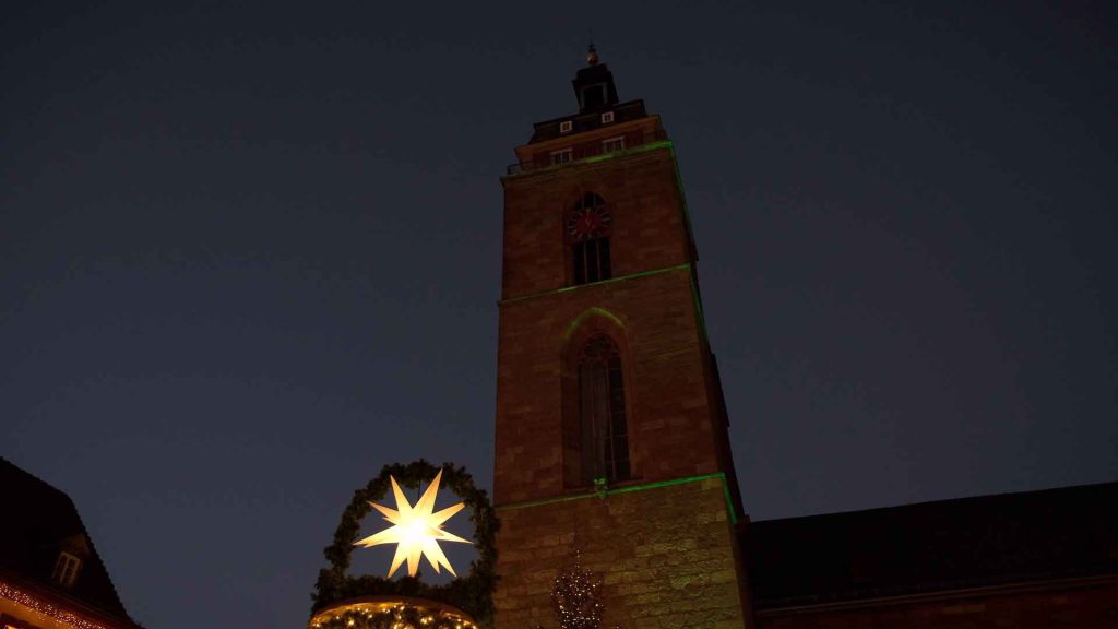 195-Weihnachtsmarkt-fuer-menschen-mit-alzheimer-kirchturm