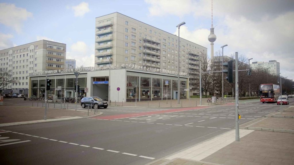 166_Berlin_Alexanderplatz_filme_fuer_demente_karl-marx-allee